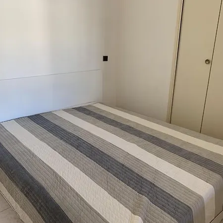 Appartement 2 Pieces Avec Piscine, Loggia Et Parking - Proche Port Et Plages De - Fr-1-335-174 Hyères